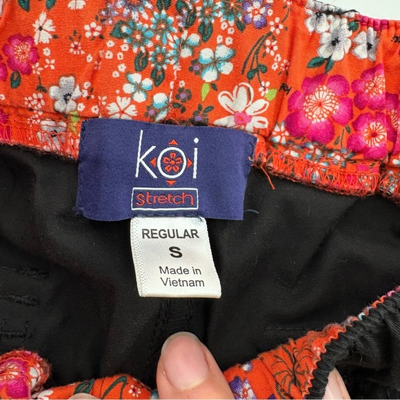 Koi Black Scrub Set - Picture 3 of 6
